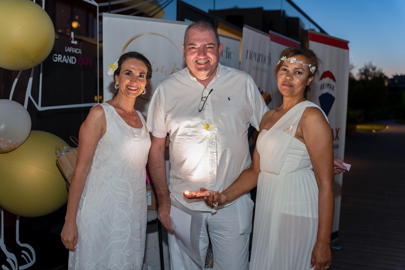 Empresarias en Pozuelo de Alarcón en la Fiesta de Blanco de ASIMPEA