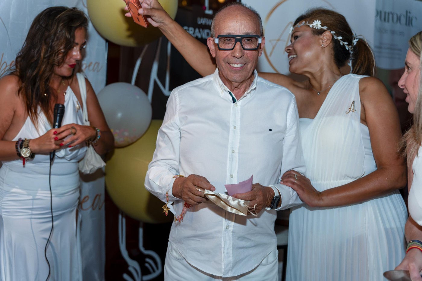 Empresarias en Pozuelo de Alarcón en la Fiesta de Blanco de ASIMPEA