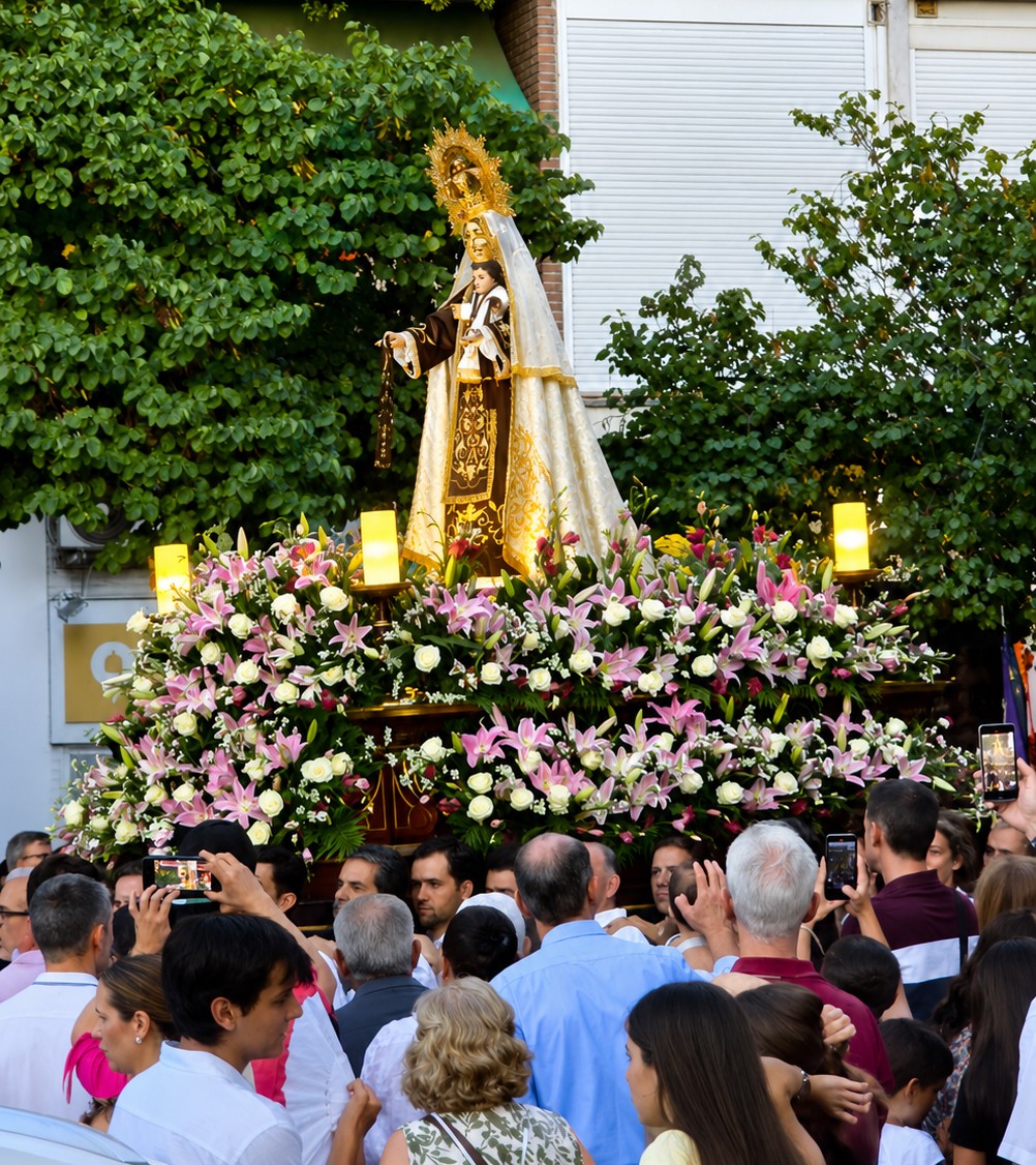 Procesión en honor de Nuestra Señora del Carmen en Pozuelo de Alarcón