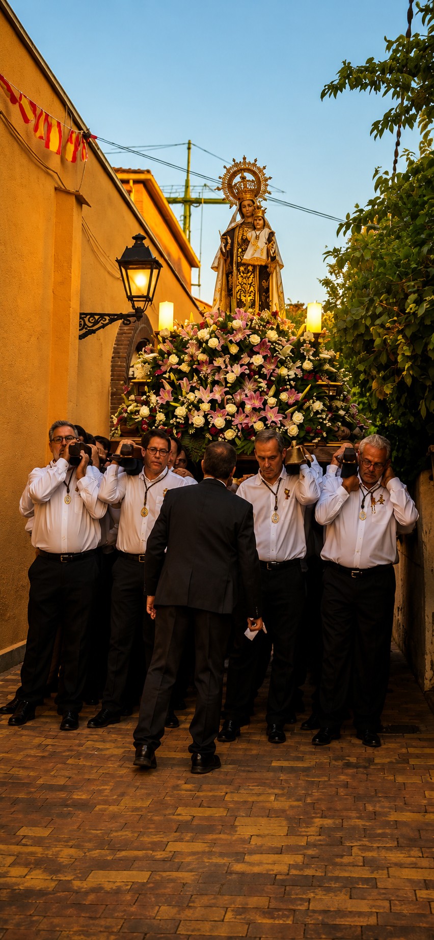 Procesión en honor de Nuestra Señora del Carmen en Pozuelo de Alarcón
