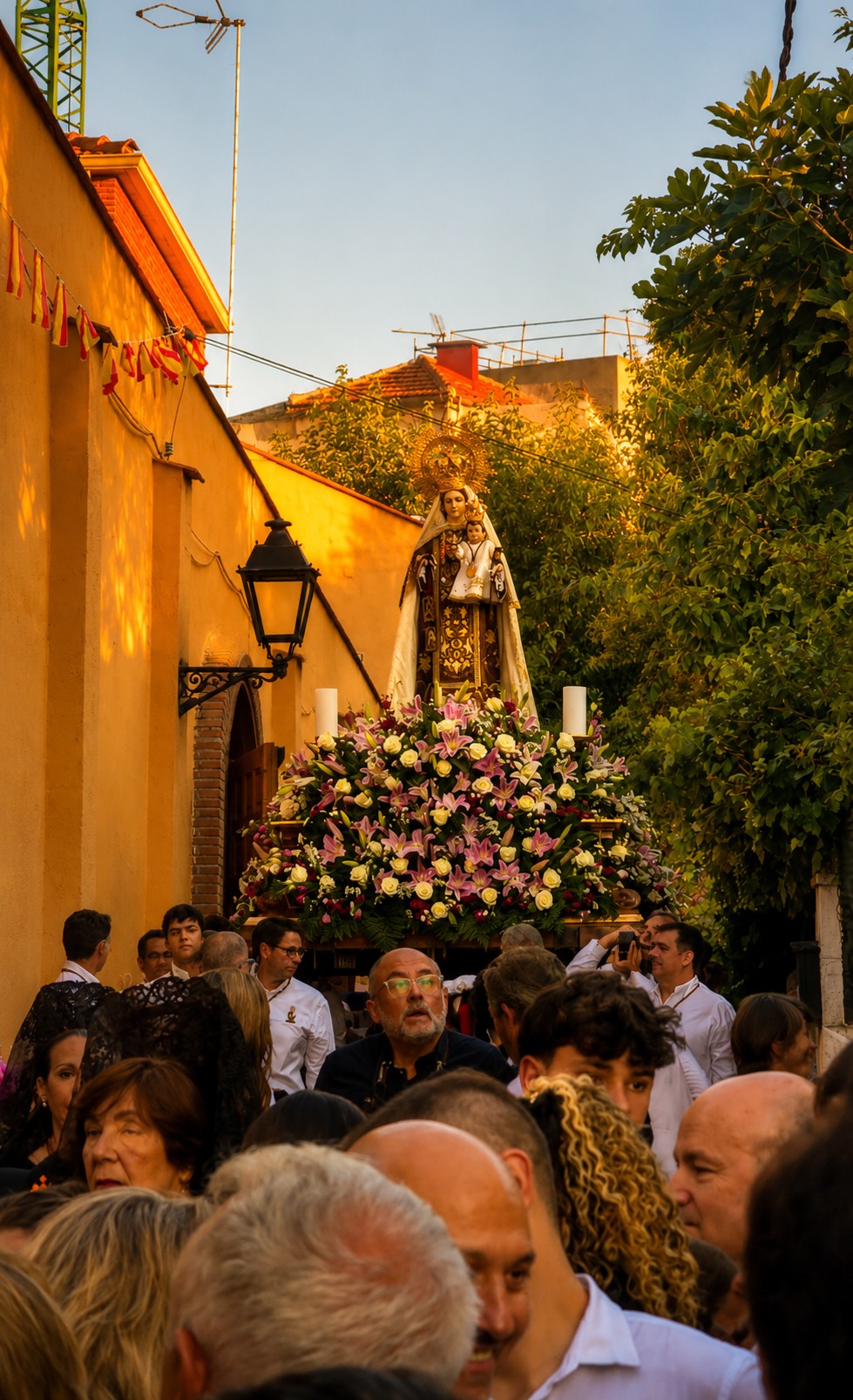 Procesión en honor de Nuestra Señora del Carmen en Pozuelo de Alarcón