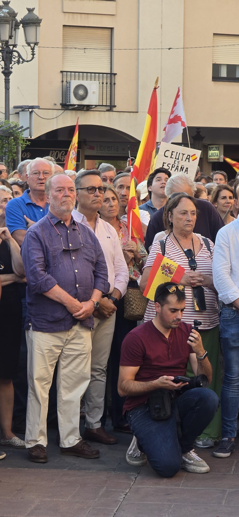 Pozueleros con banderas de España
