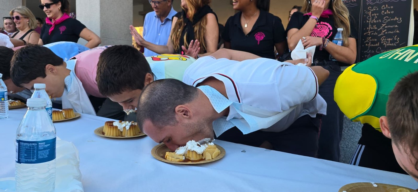 Concurso de comer flanes en Pozuelo