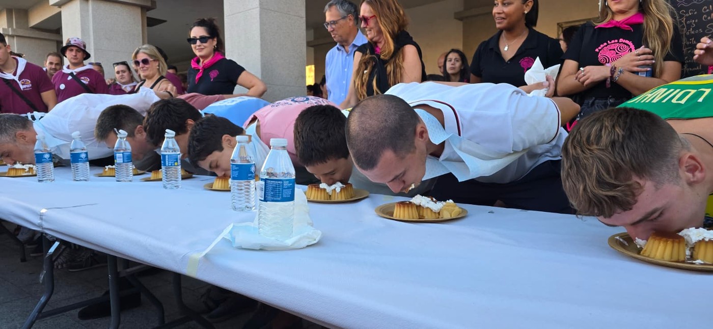 Concurso de comer flanes en Pozuelo