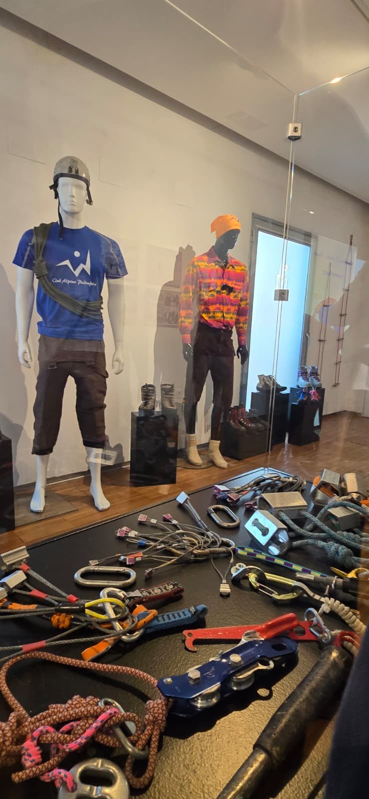 Exposición de las Bodas de Oro del Club de Alpinismo Piedrafita